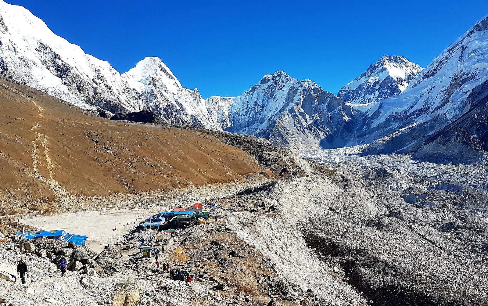 autumn (best time for everest base camp trek)